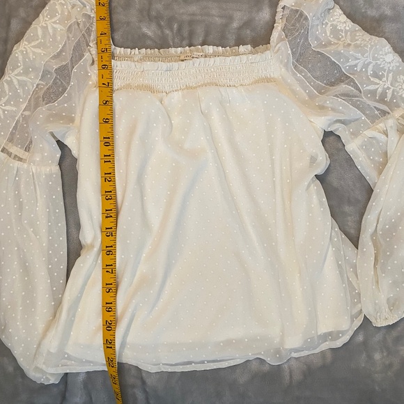 Love Stitch Puff sleeve blouse - Picture 3 of 4